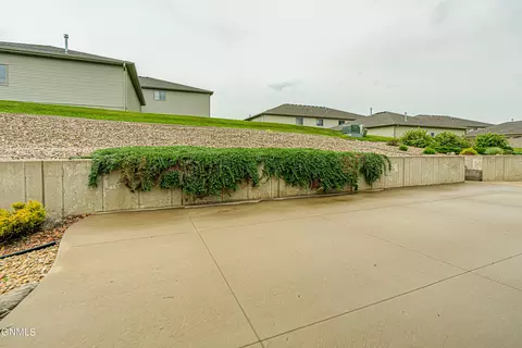 1502 Sharloh Loop, Bismarck, ND 58501 photo 66
