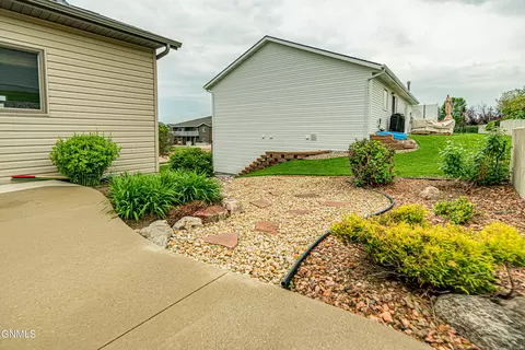 1502 Sharloh Loop, Bismarck, ND 58501 photo 69