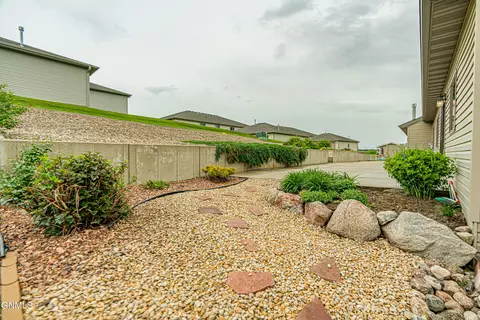 1502 Sharloh Loop, Bismarck, ND 58501 photo 64