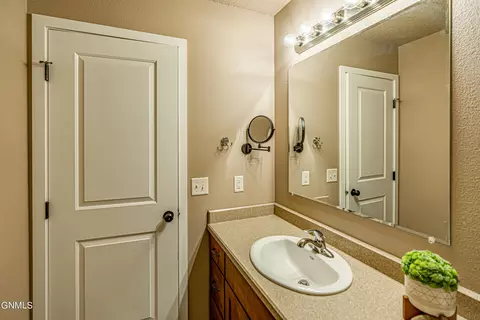 1502 Sharloh Loop, Bismarck, ND 58501 photo 27