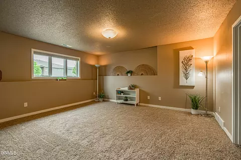 1502 Sharloh Loop, Bismarck, ND 58501 photo 40