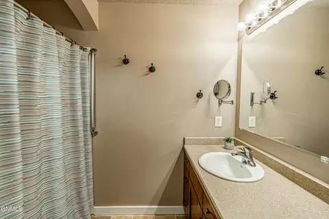1502 Sharloh Loop, Bismarck, ND 58501 photo 35