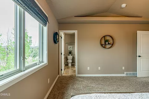 1502 Sharloh Loop, Bismarck, ND 58501 photo 33