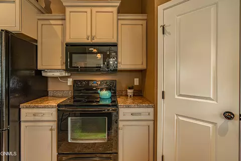 1502 Sharloh Loop, Bismarck, ND 58501 photo 15