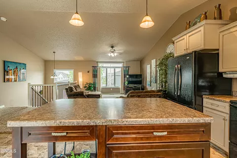 1502 Sharloh Loop, Bismarck, ND 58501 photo 14