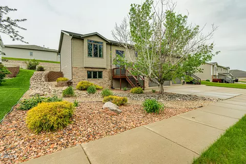 1502 Sharloh Loop, Bismarck, ND 58501 photo 63