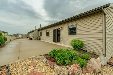 1502 Sharloh Loop, Bismarck, ND 58501 photo 65
