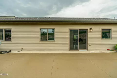 1502 Sharloh Loop, Bismarck, ND 58501 photo 67