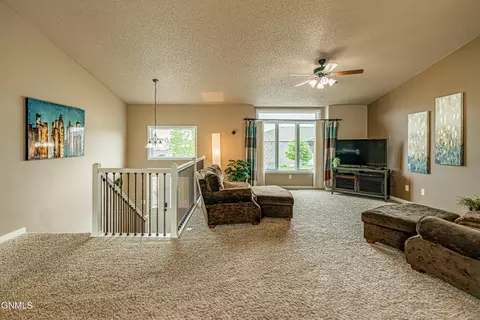 1502 Sharloh Loop, Bismarck, ND 58501 photo 18