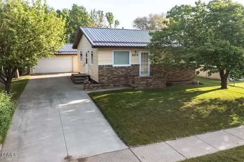 824 Lincoln Ave, Bismarck, ND 58504