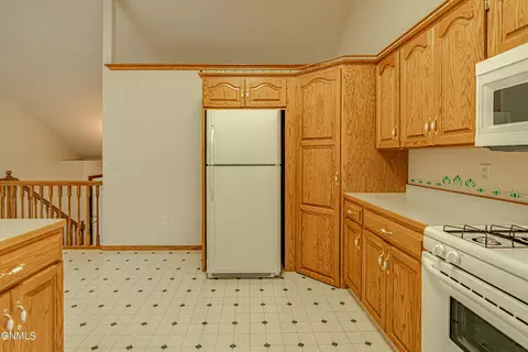 3359 Foxhaven Loop, Bismarck, ND 58503 photo 11