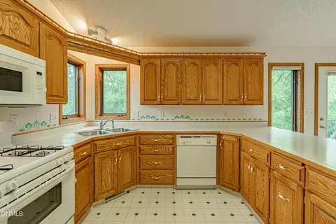 3359 Foxhaven Loop, Bismarck, ND 58503 photo 8