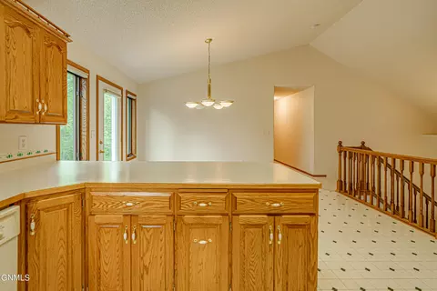 3359 Foxhaven Loop, Bismarck, ND 58503 photo 12