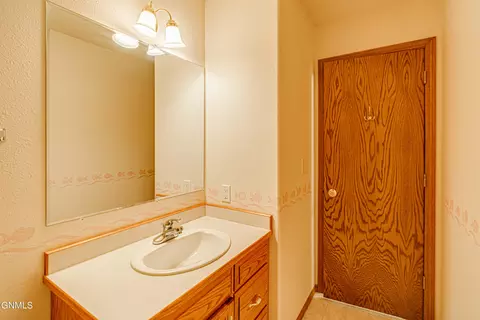 3359 Foxhaven Loop, Bismarck, ND 58503 photo 20
