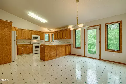 3359 Foxhaven Loop, Bismarck, ND 58503 photo 2