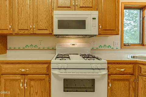 3359 Foxhaven Loop, Bismarck, ND 58503 photo 9