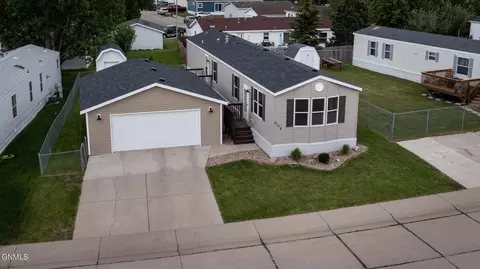 5172 Sumter Cir, Bismarck, ND 58503