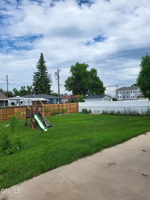 612 17th St W, Williston, ND 58801 photo 37