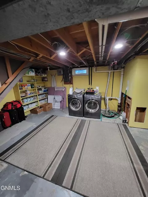 612 17th St W, Williston, ND 58801 photo 21