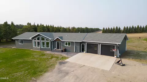 8143 32nd St SE, Jamestown, ND 58401