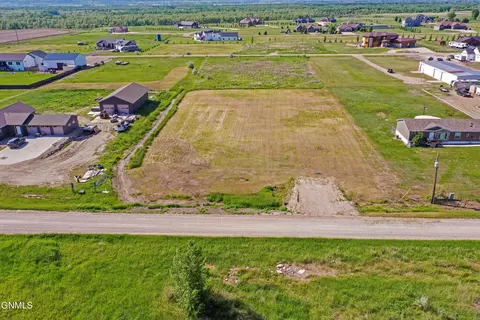 13914 Bergstrom Dr, Williston, ND 58801 photo 7