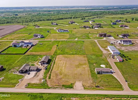 13914 Bergstrom Dr, Williston, ND 58801