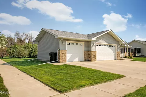 1101 Knoll St, Williston, ND 58801 photo 3