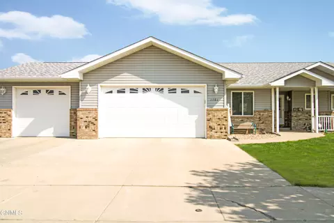 1101 Knoll St, Williston, ND 58801 photo 2