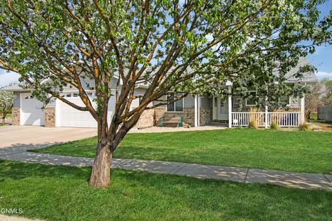 1101 Knoll St, Williston, ND 58801 photo 4