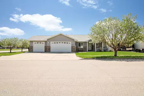 1101 Knoll St, Williston, ND 58801 photo 1