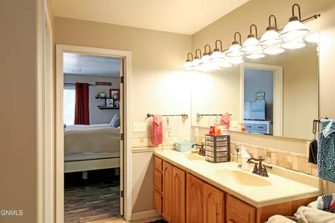 1101 Knoll St, Williston, ND 58801 photo 24