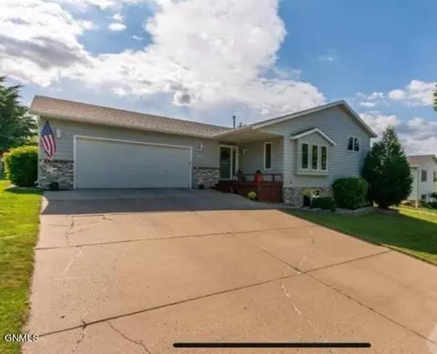 1812 Lilac Ln, Bismarck, ND 58501