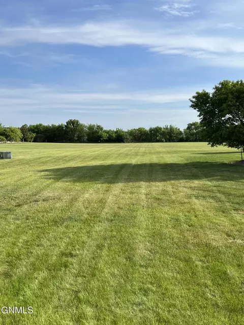 3910 Ridge Way, Bismarck, ND 58503
