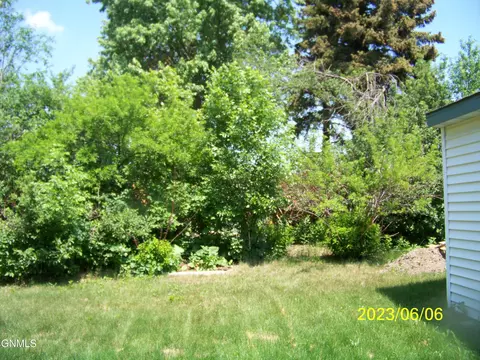 606 Central Ave, Bismarck, ND 58501 photo 3