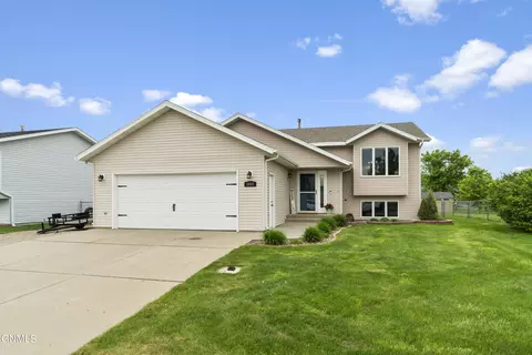 3907 43rd St NW, Mandan, ND 58554