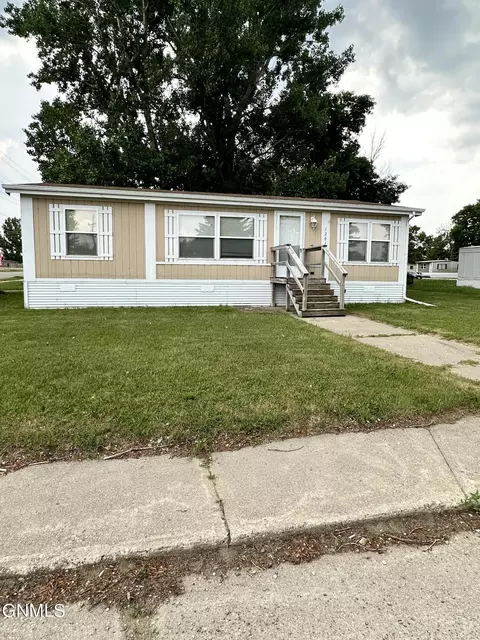 1201 Western Park Vlg, Jamestown, ND 58401