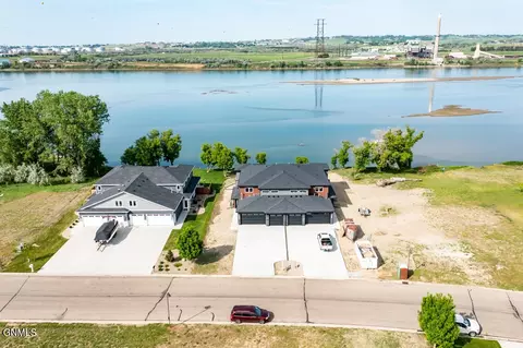 5832 Misty Waters Dr, Bismarck, ND 58503