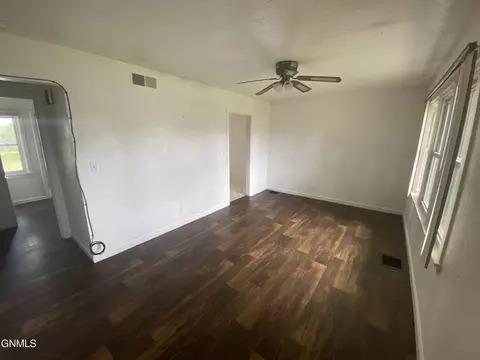 610 7th St Se St SE, Sidney, MT 59270 photo 2