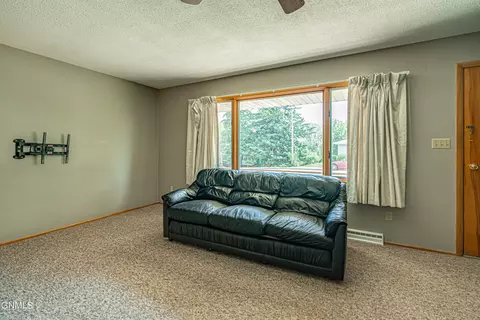 724 Custer Dr, Mandan, ND 58554 photo 21