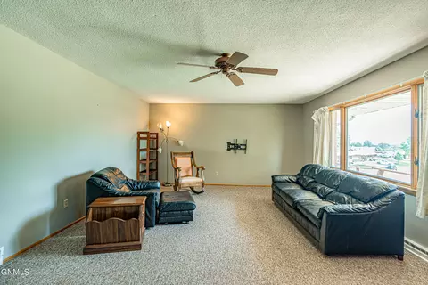 724 Custer Dr, Mandan, ND 58554 photo 19
