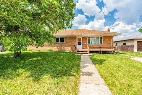 724 Custer Dr, Mandan, ND 58554 photo 14