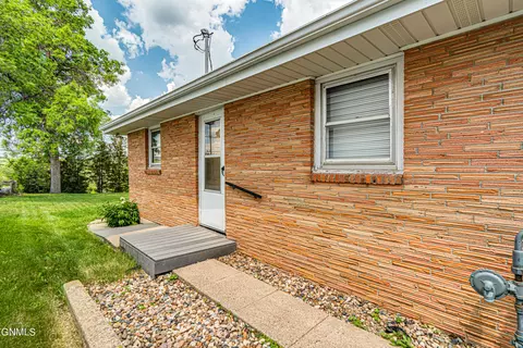 724 Custer Dr, Mandan, ND 58554 photo 16