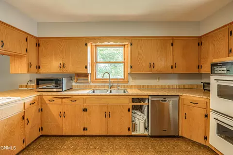 724 Custer Dr, Mandan, ND 58554 photo 30