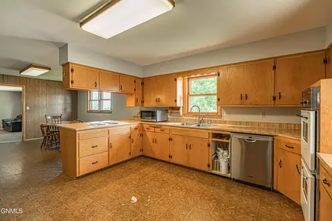 724 Custer Dr, Mandan, ND 58554 photo 36