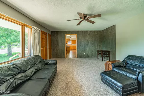 724 Custer Dr, Mandan, ND 58554 photo 22