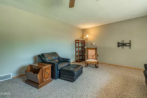 724 Custer Dr, Mandan, ND 58554 photo 20
