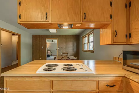 724 Custer Dr, Mandan, ND 58554 photo 33