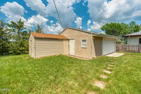 724 Custer Dr, Mandan, ND 58554 photo 9