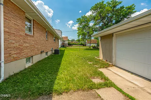 724 Custer Dr, Mandan, ND 58554 photo 13