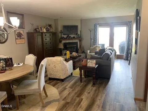 2401 N Main Ct, Williston, ND 58801 photo 2